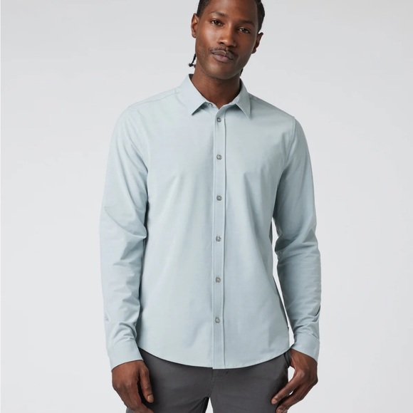 VUORI Long Sleeve Bridge Button Down in Chalk Blue Mens Size Medium Shirt Light - Picture 1 of 9